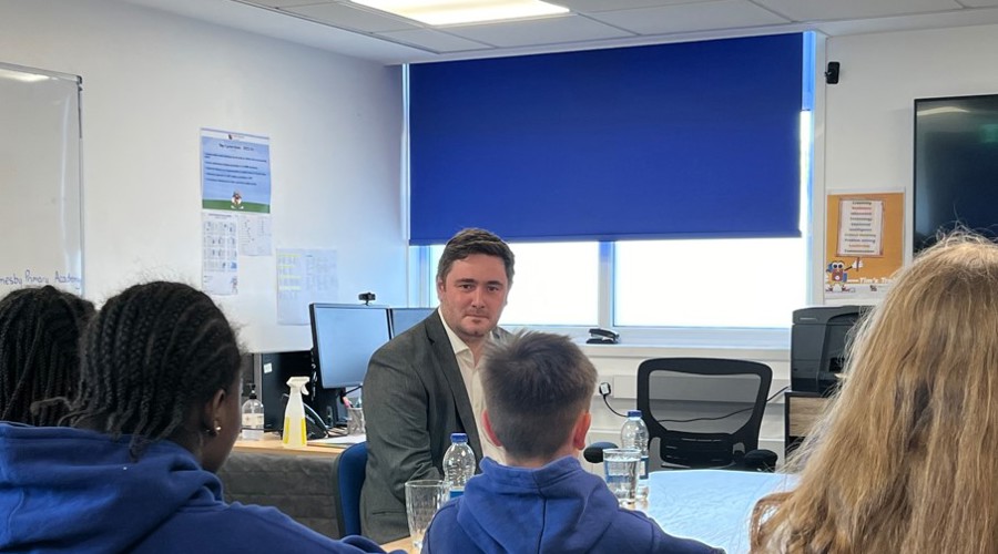 Mayor Chris Cooke speaking to schoolchildren